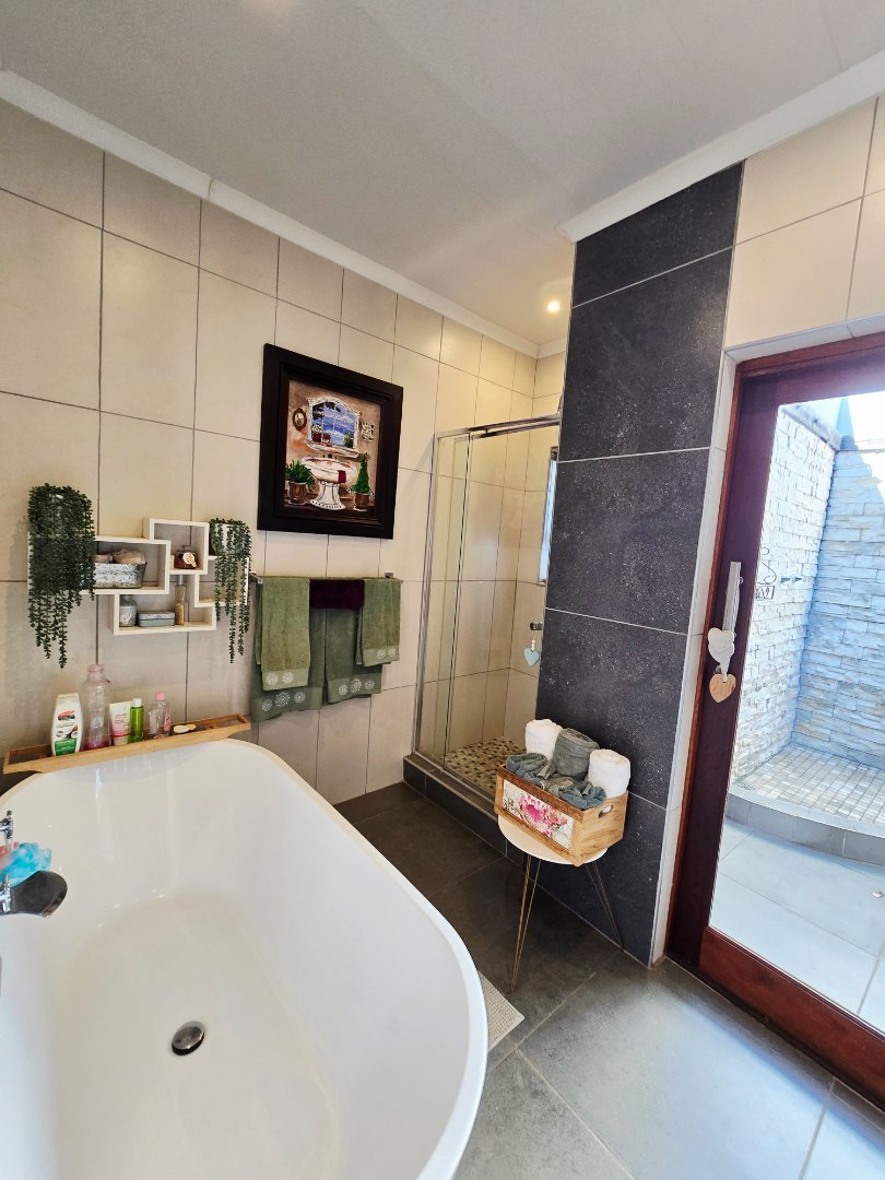 4 Bedroom Property for Sale in Flamwood North West